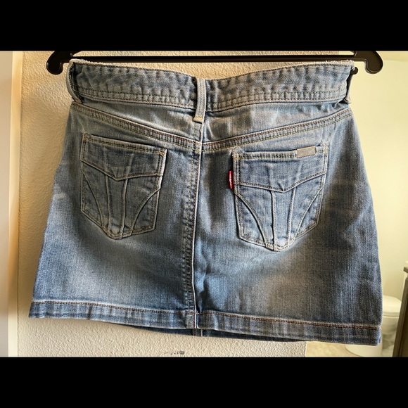 Levi’s denim mini skirt. - Picture 3 of 3